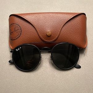 Black round frame Ray Bans